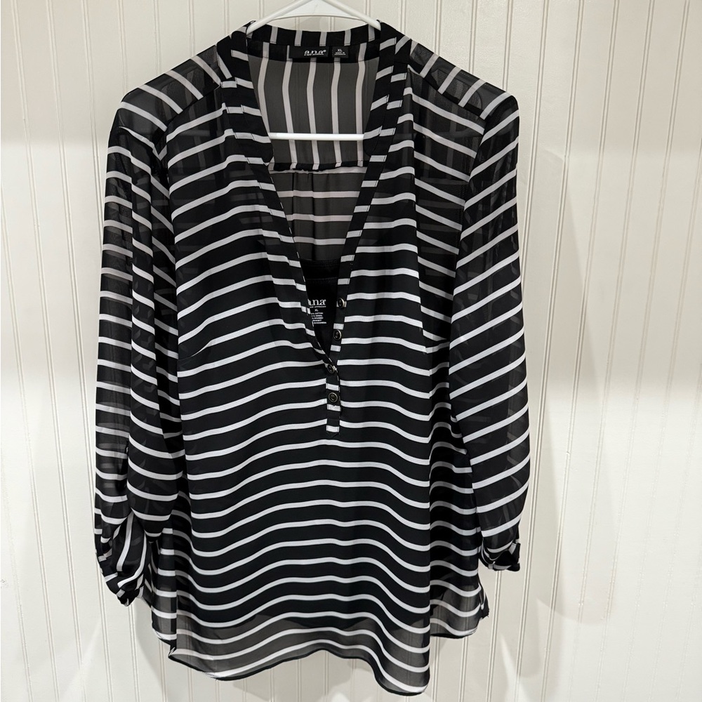 2-piece Women's Black and White Striped Blouse